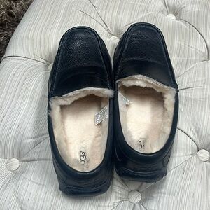 Men’s ugg slippers very good condition only worn a few times in the house